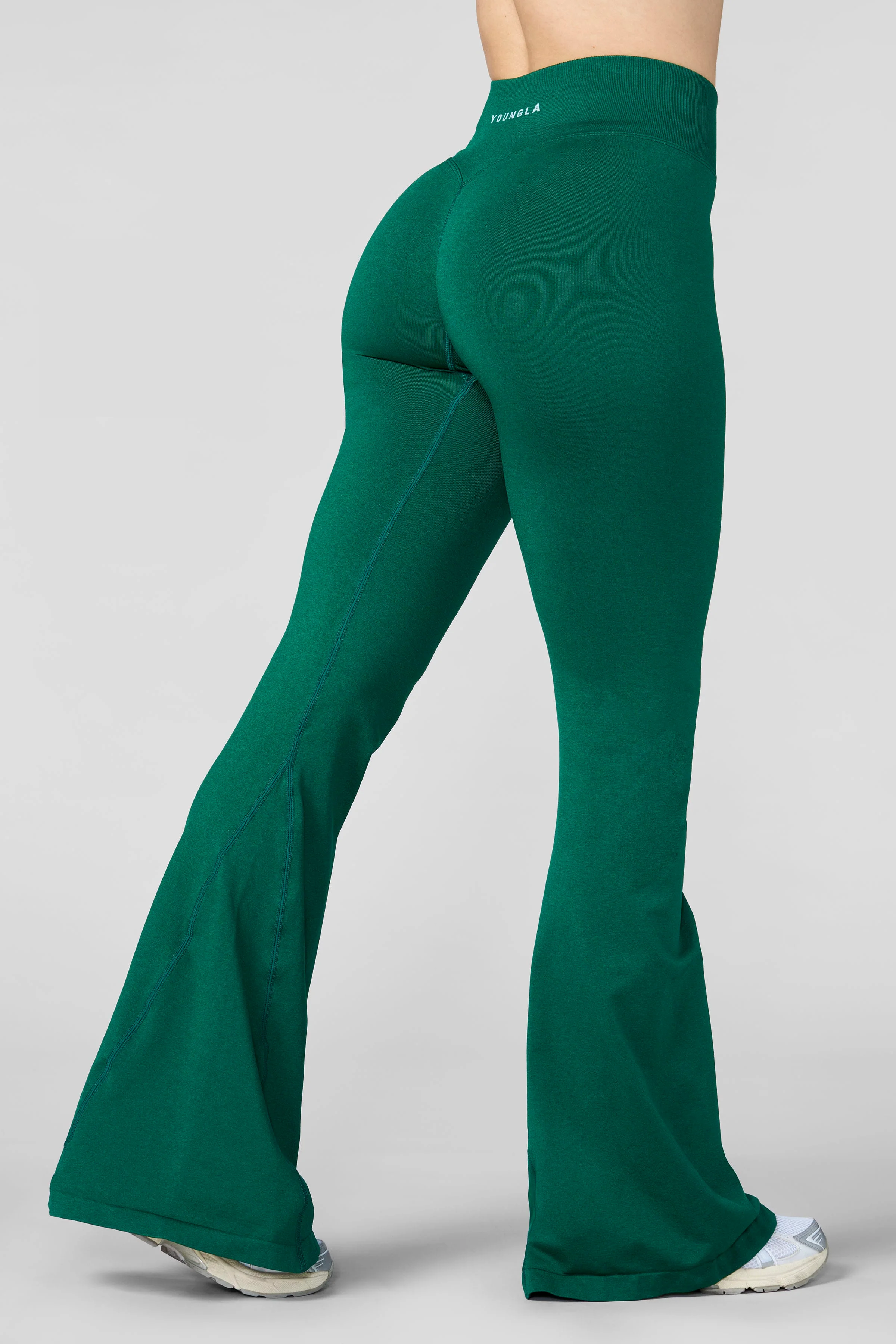 W2206 - Curve Seamless Flare Leggings (Reg) - Image 6
