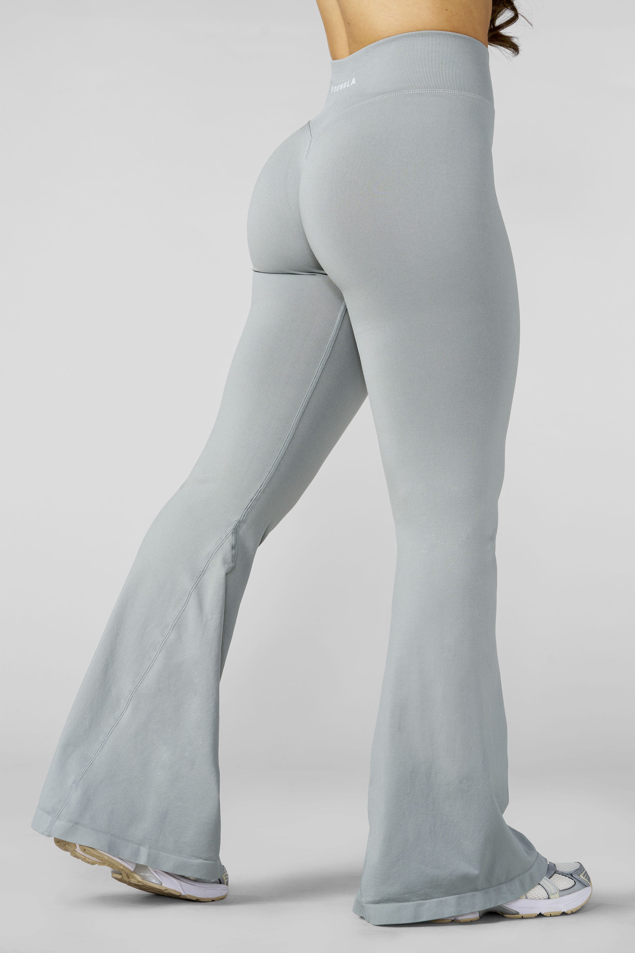 W2276 - Curve Seamless Flare Leggings (Short) - Image 5