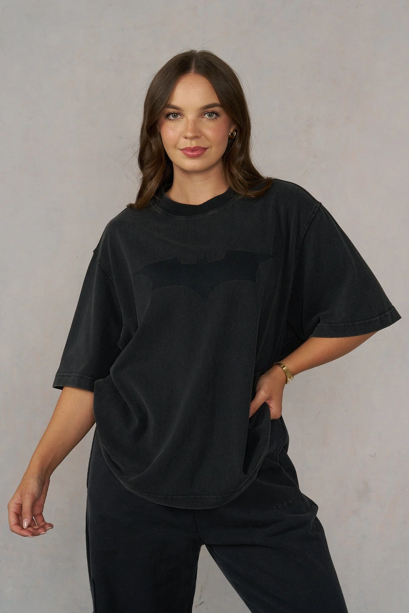 W4103 Batman Lived-in Tee - Image 4
